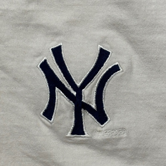 Vintage New York Yankees V-Neck Tee – White – Majestic Athletic – Official MLB L - Picture 4 of 4